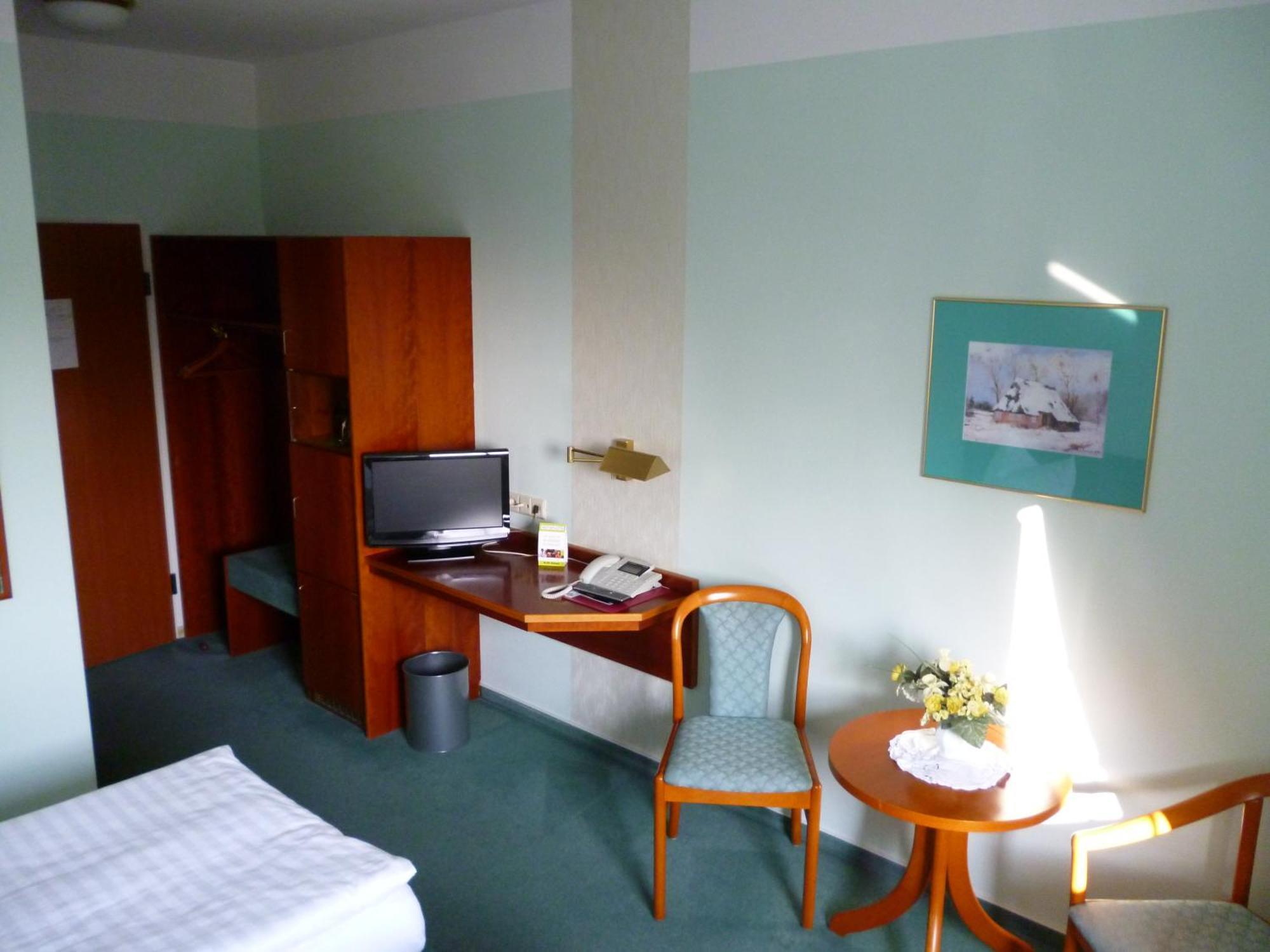 Hotel Brandenburg Кеніґс-Вустергаузен Екстер'єр фото
